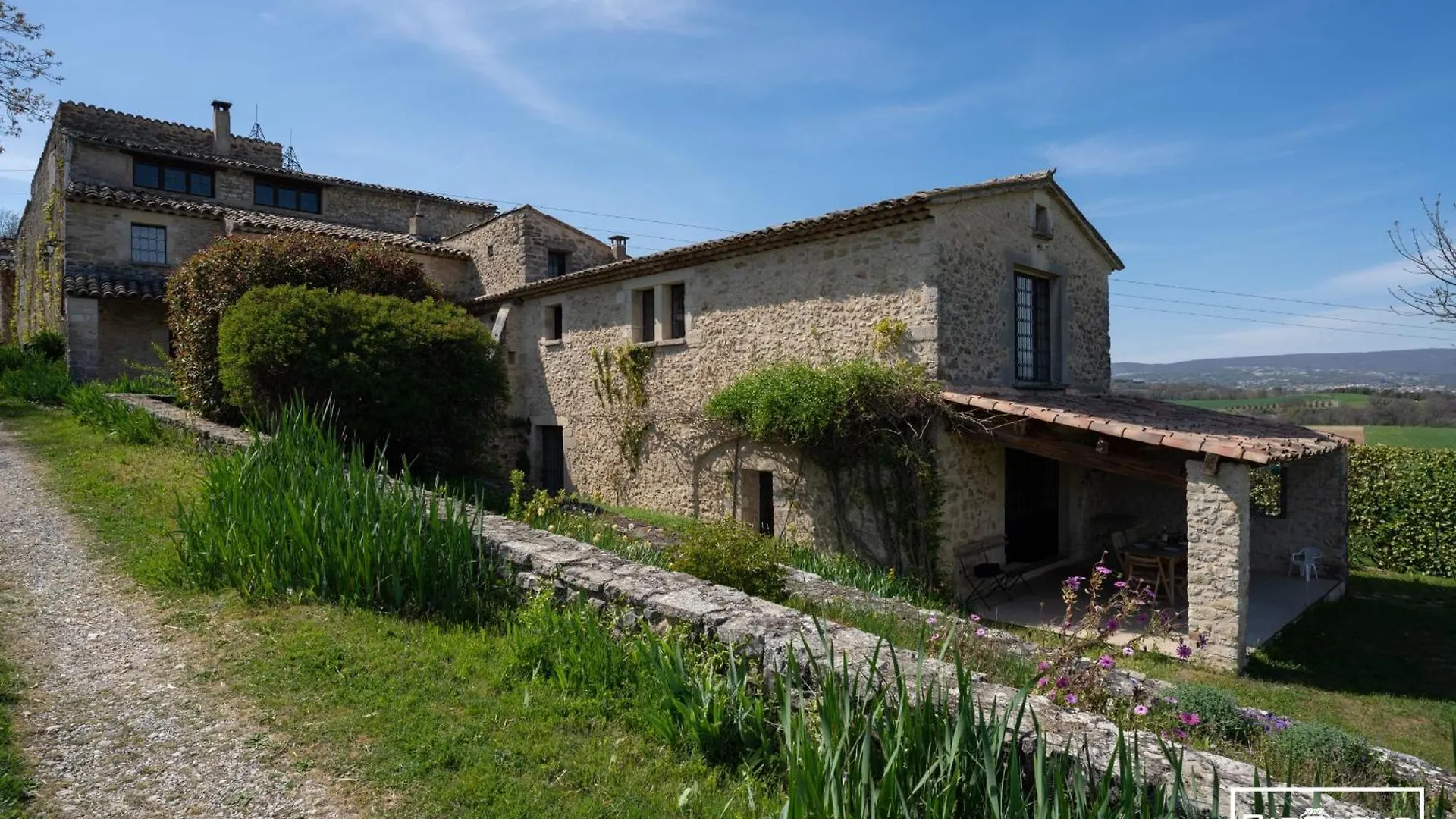 Mas Avec Vue Et Piscine Aux Portes Du Luberon Country house