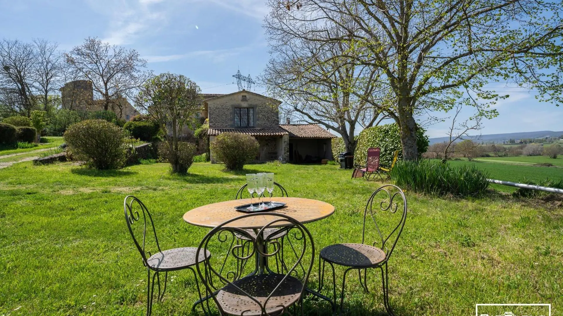 Mas Avec Vue Et Piscine Aux Portes Du Luberon Country house