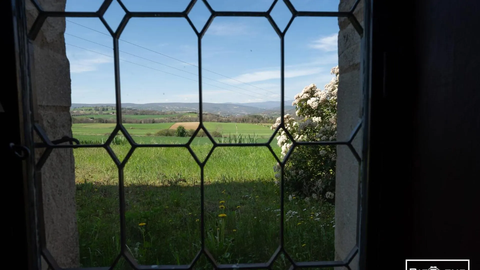 Mas Avec Vue Et Piscine Aux Portes Du Luberon Country house Forcalquier
