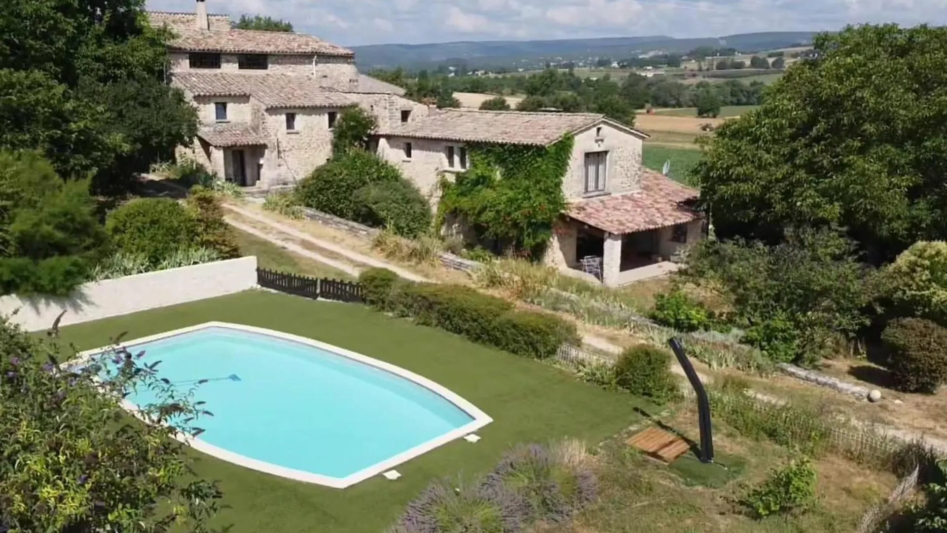 Country house Mas Avec Vue Et Piscine Aux Portes Du Luberon France