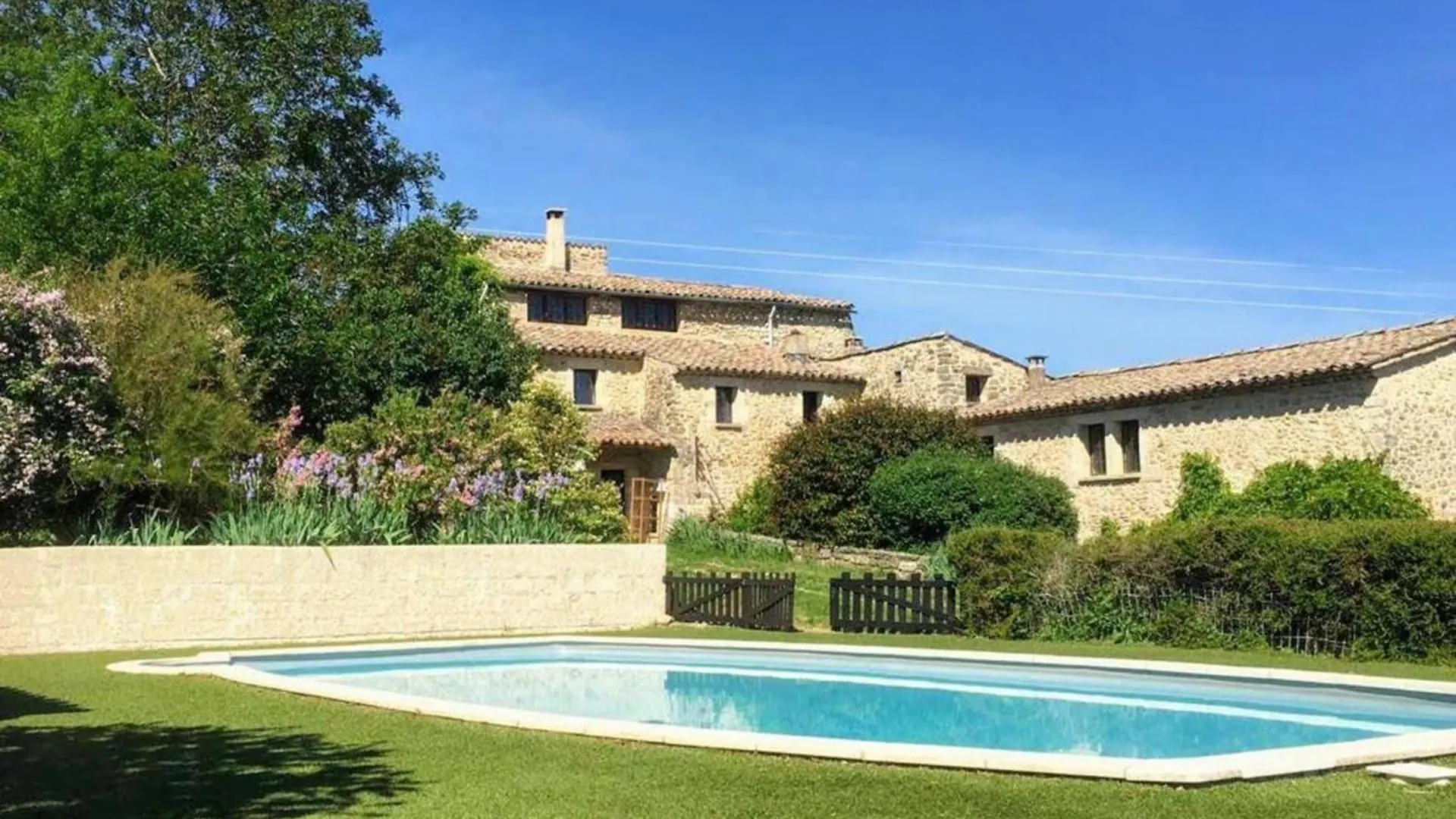 Country house Mas Avec Vue Et Piscine Aux Portes Du Luberon